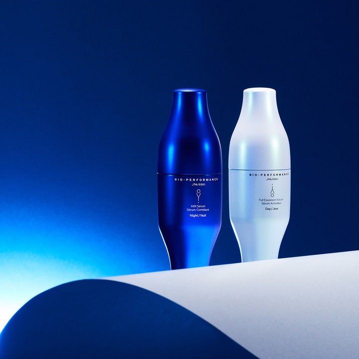 Shiseido Bio-Performance Skin Filler Duo Serum 2x30ml täyteläistävä yö- ja päiväseerumi tyylikkäissä pulloissa.