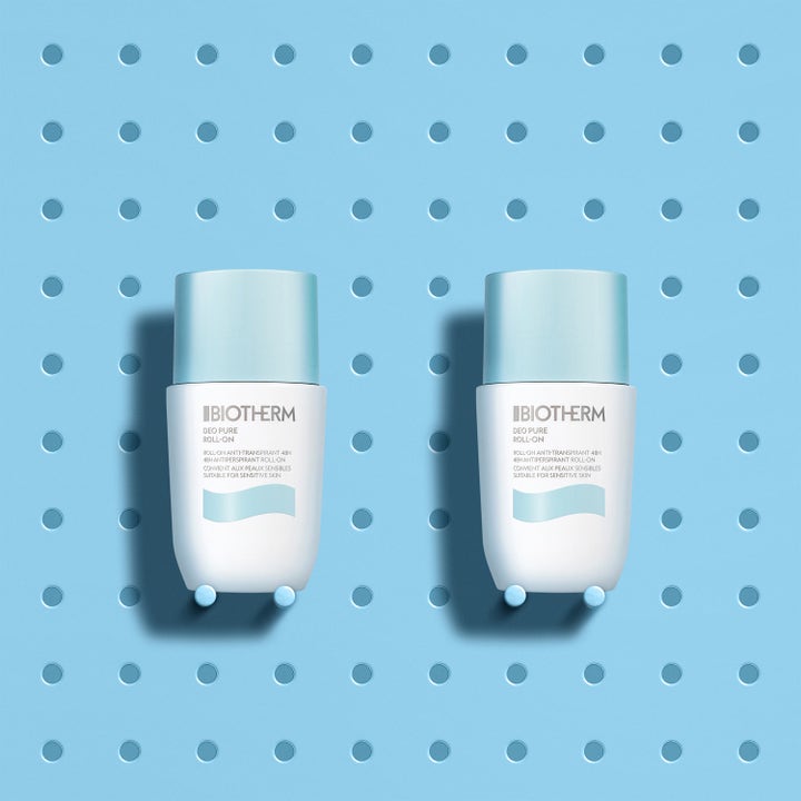 Biotherm Duo Deo Pure Set 150 ml kaksi 48h suojaavaa roll-on-deodoranttia vaaleansinisellä reikälevyllä.
