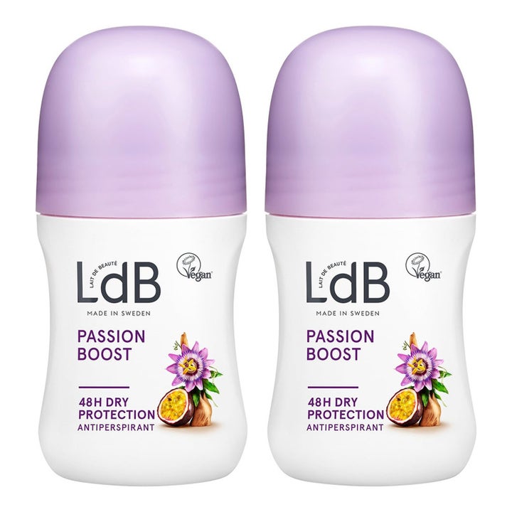 LdB Passion Boost 2x50 ml antiperspirantti duo antaa suojan valkoisissa pakkauksissa, joissa on liilat korkit.