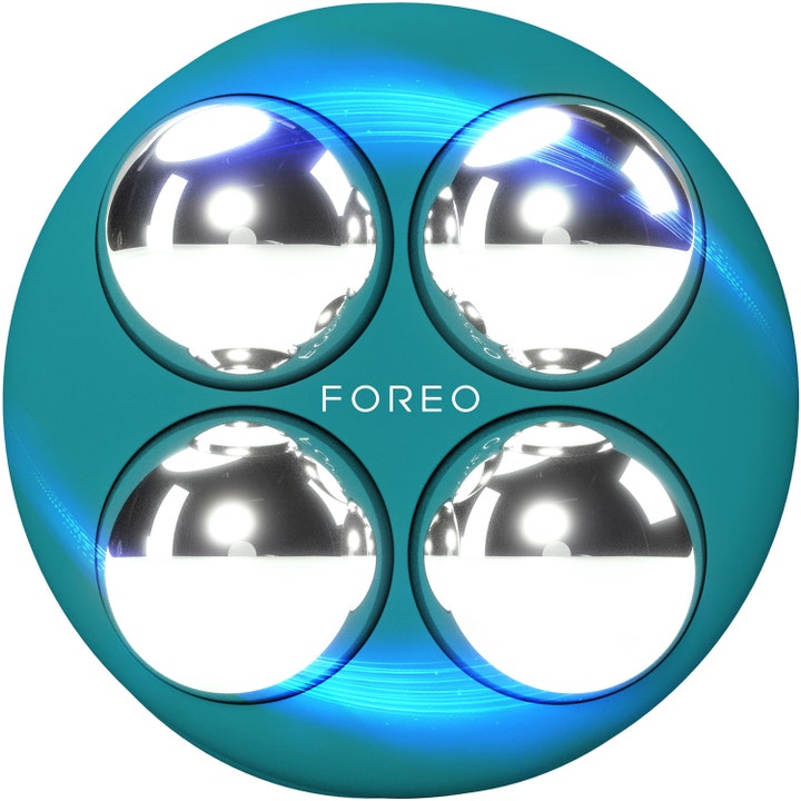 Foreo Bear 2 body kiinteyttävä mikrovirtalaite vartalolle on turkoosi laite neljällä hopeisella metallipallolla.