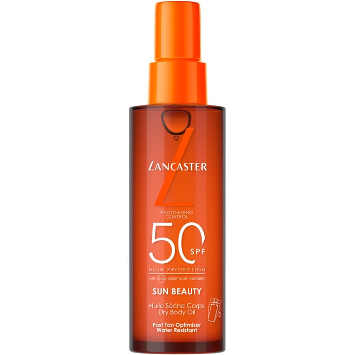 Lancaster Sun Beauty Dry Body Oil SPF50 150 ml aurinkosuojaöljy läpinäkyvässä oranssissa suihkepullossa.