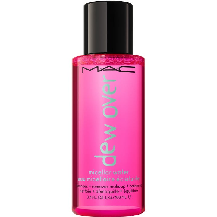 MAC Dew Over Micellar Water 100 ml puhdistustuote pinkissä pullossa mustalla korkilla.