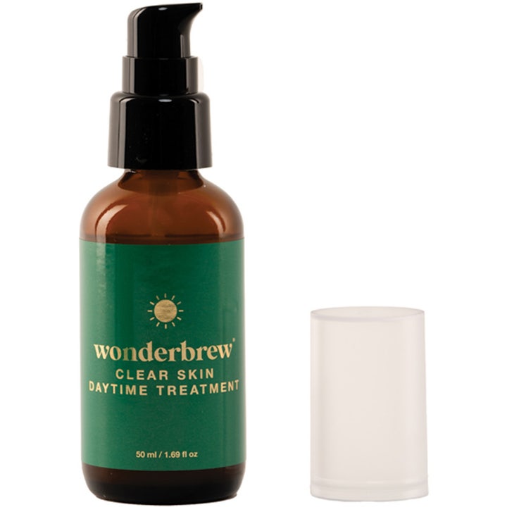 Starskin Wonderbrew Clear Skin Daytime Treatment 50 ml päivävoide ruskeassa lasipullossa mustalla pumpulla.