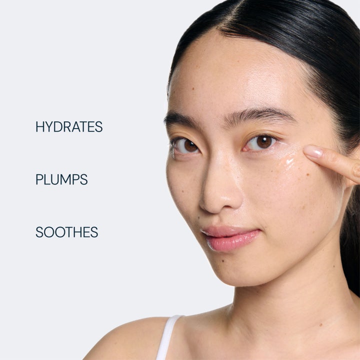 Elemis Pro-Collagen Rose Micro Serum 30 ml kosteuttava seerumi sekä kuvat levistä ja kasviöljystä.