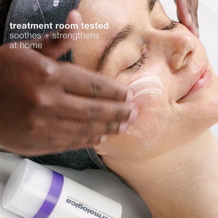 Dermalogica Stabilizing Repair Cream 100 ml rauhoittaa ja vahvistaa ihoa hoitotilanteessa kasvoille levitettynä.