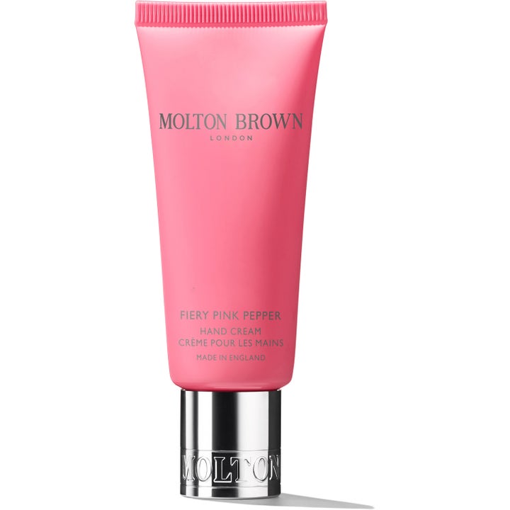 Molton Brown Fiery Pink Pepper Hand Cream ravitseva käsivoide kirkkaan pinkissä tuubissa jossa on hopeinen korkki