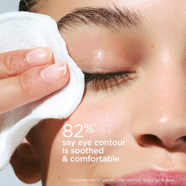 Clarins Gentle Eye Make-Up Remover 125 ml rauhoittava silmämeikin poistoaine puhdistaa silmänympärysihoa pehmeällä lapulla.