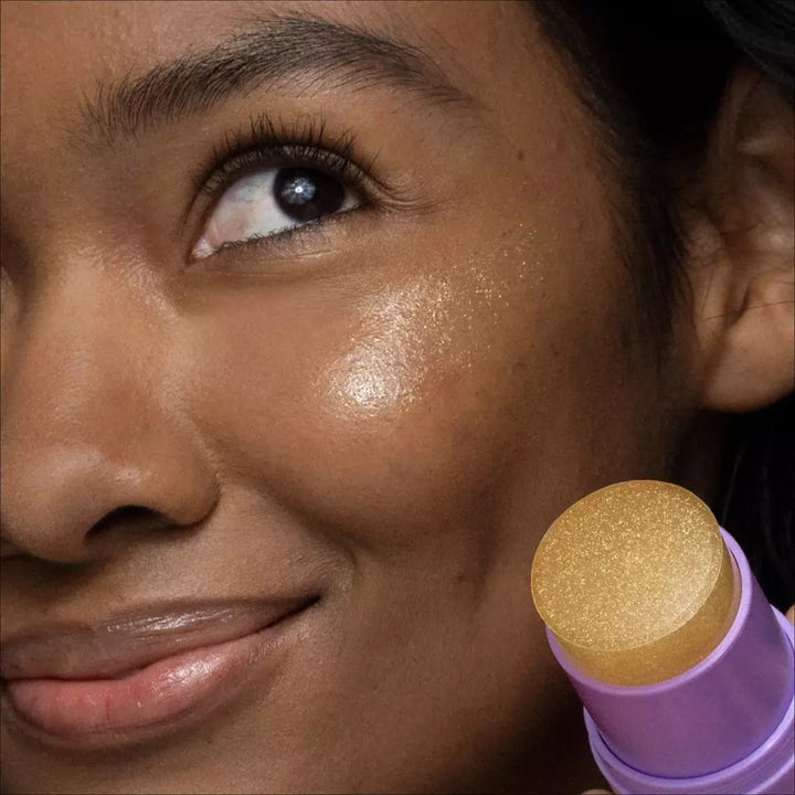 Dermalogica Golden Hour Hydrating SPF30 Stick 20 ml aurinkovoidepuikko antaa iholle kultaista hehkua.