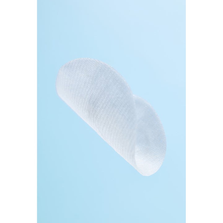 Klairs EGF Blue Calming Toner Pad 60 kpl rauhoittava kasvovesi ja ohut teksturoitu hoitolappu sinisellä taustalla.