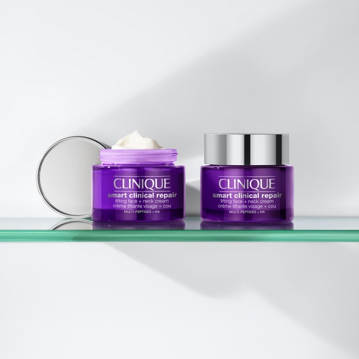 Clinique Smart Clinical Repair 50 ml kiinteyttävä kasvovoide purppurassa purkissa, jossa on täyteläinen valkoinen koostumus.