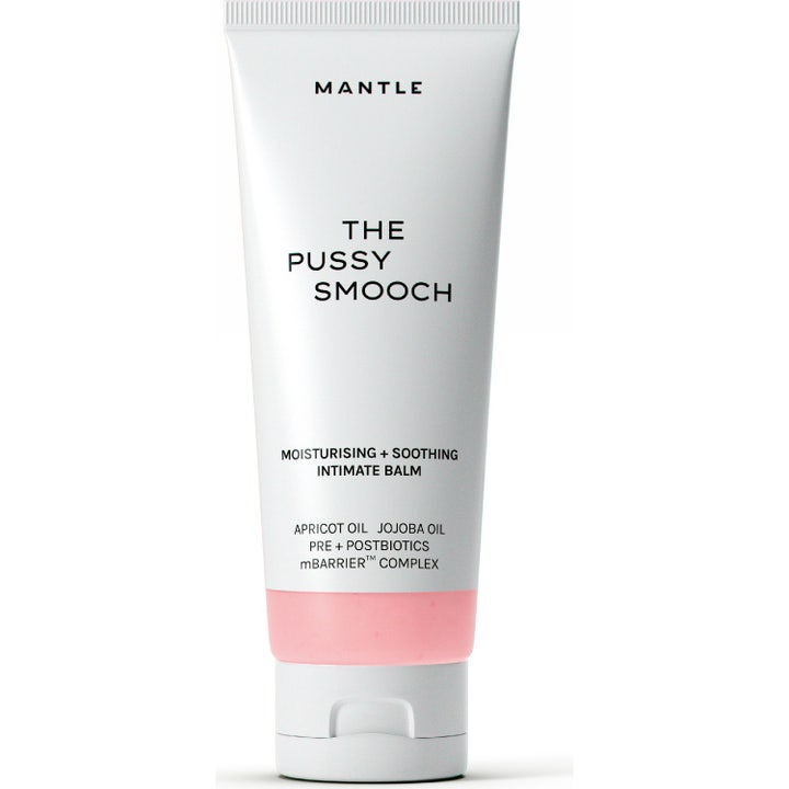Mantle The Pussy Smooch 50 ml kosteuttava intiimivoide valkoisessa tuubissa jossa on pinkki raita ja valkoinen korkki