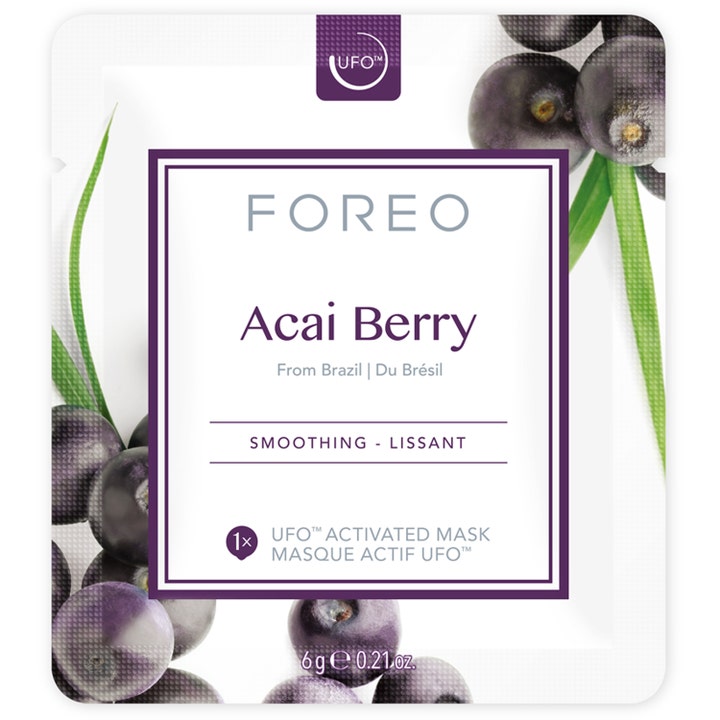 FOREO UFO Mask Acai Berry 6 g silottava kasvonaamio pussissa, jota koristavat violetit acai-marjat.