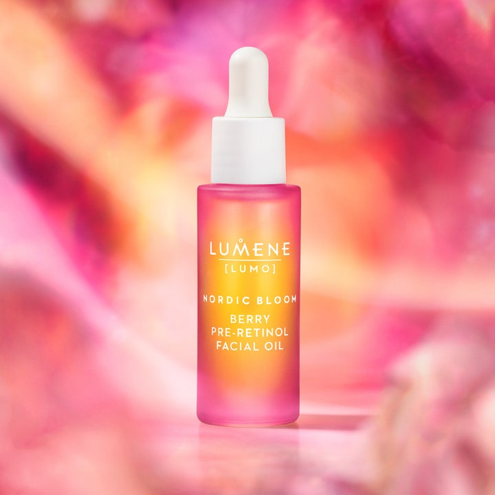Lumene Nordic Bloom Berry Pre-Retinol Facial Oil 30 ml silottava kasvoöljy vaaleanpunaisessa pipettipullossa