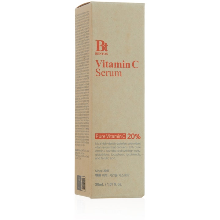 Benton Vitamin C Serum 30 ml kirkastava seerumi beigessä pahvisessa ulkopakkauksessa punaisella tekstillä