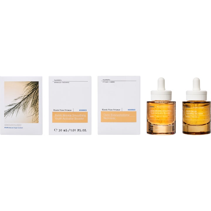 Korres Black Pine Primus 6xHA Booster Serum 30 ml silottaa ryppyjä lasipulloissa ja pakkauksissa.