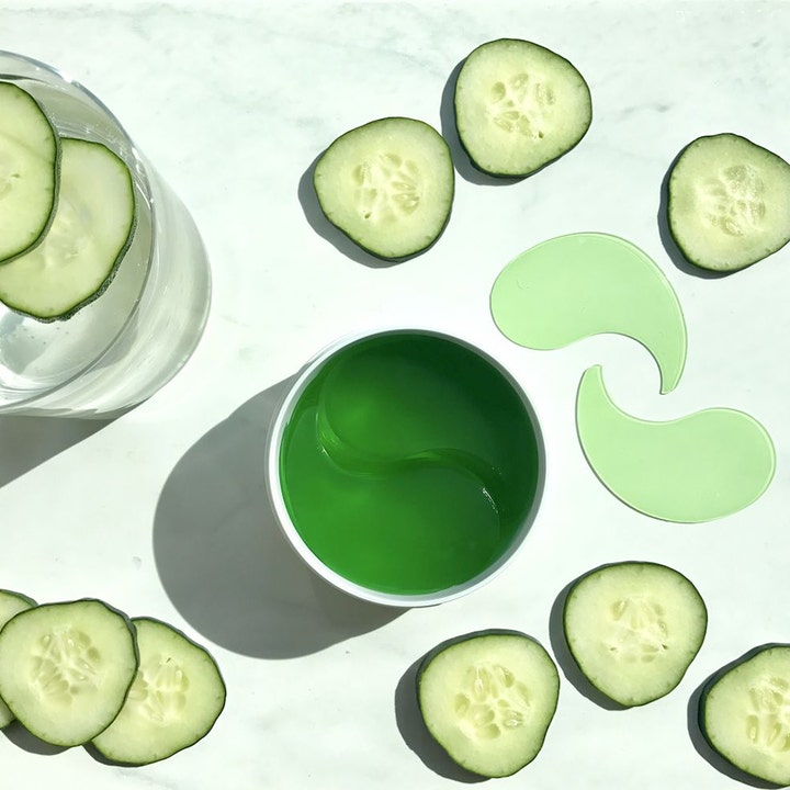 Peter Thomas Roth Cucumber De-Tox Hydra Gel Eye Patches 60 kpl kosteuttavat silmänalusnaamiot ja tuoreita kurkkuviipaleita