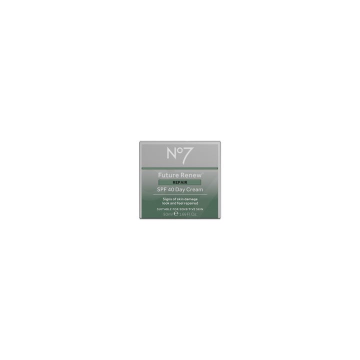 No7 Future Renew Repair SPF 40 Day Cream 50 ml korjaava päivävoide kasvoille harmaassa ja vihreässä pakkauksessa.