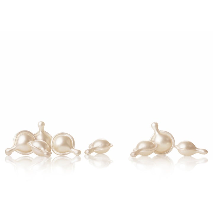 Elizabeth Arden Ceramide Capsules Hyaluronic Acid + Peptides 30 kpl kosteuttava seerumi helmiäishohtoisina kapseleina