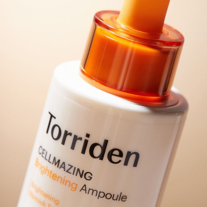 Torriden CELLMAZING Vita C Brightening Ampoule 30 ml kirkastava C-vitamiiniseerumi valkoisessa pullossa oranssilla korkilla