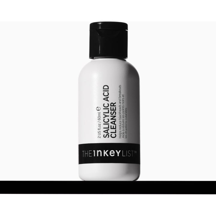 The INKEY List Salicylic Acid Cleanser 60 ml puhdistustuote valkoisessa pullossa mustalla korkilla.