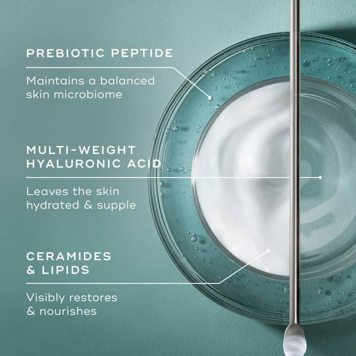 Medik8 Total Moisture Daily Facial Cream 50 ml kosteuttava päivävoide sisältää keramideja ja peptidejä lasiastiassa.
