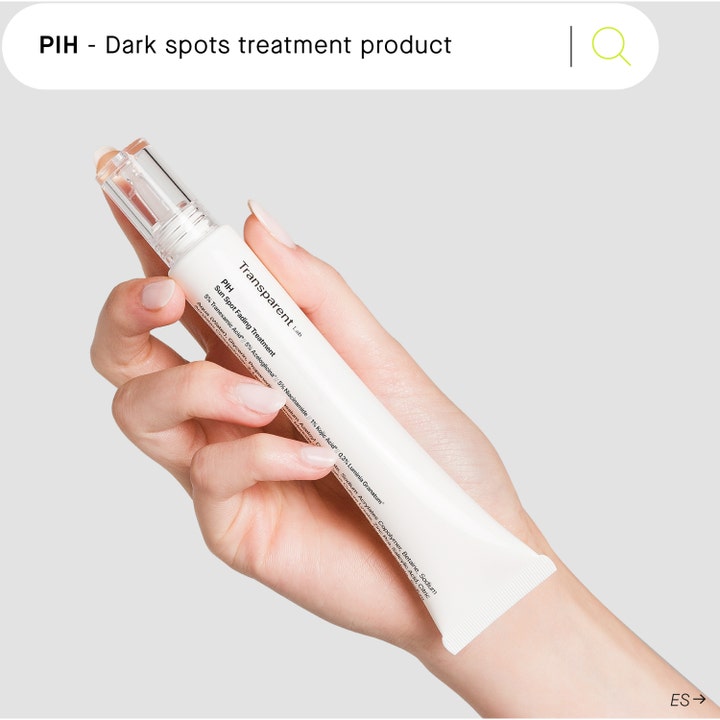 Niche Beauty Lab Transparent Lab P.I.H Sun Spot Fading Treatment 30 ml täsmähoito pigmenttiläiskille kädessä pideltynä