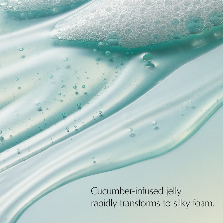 Estée Lauder Daywear Glow Boost Jelly Cleanser 125 ml puhdistusgeeli kirkastava kurkkua sisältävä hyytelö ja pehmeä vaahto