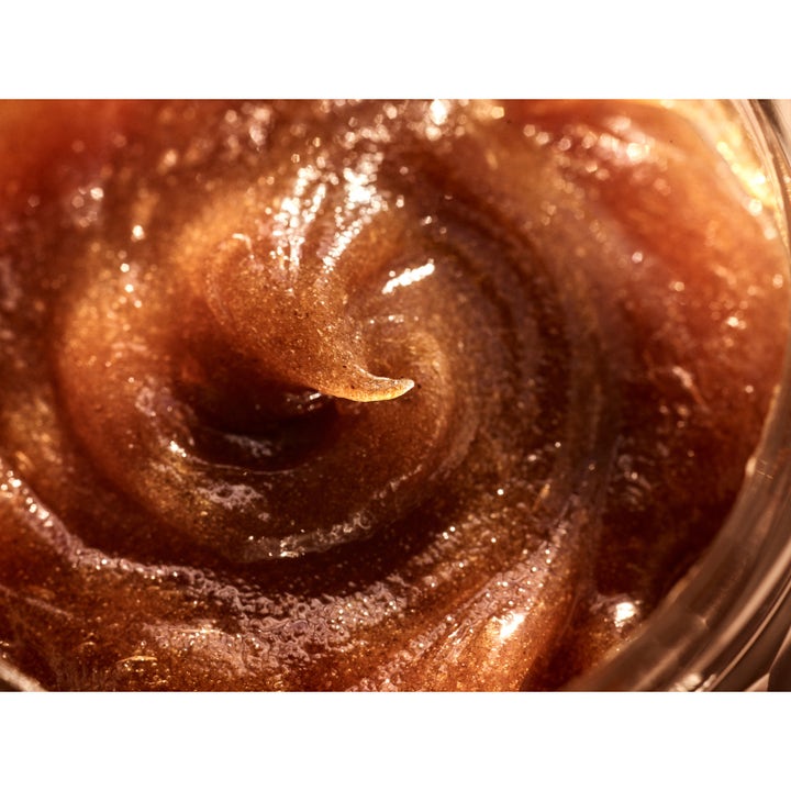 Rudolph Care Acai Body Scrub 200 ml heleyttävä vartalonkuorinta kimaltelevalla ja rakeisella ruskealla tekstuurilla