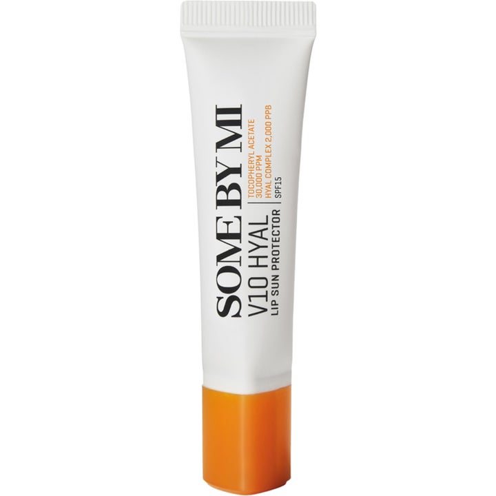 Some By Mi V10 Hyal Lip Sun Protector SPF15 huulia suojaava voide valkoisessa puristustuubissa oranssilla korkilla