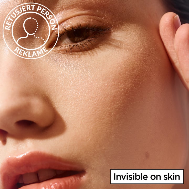 Garnier Ambre Solaire Super UV Invisible Stick 18 g aurinkosuojapuikko kasvoille antaa iholle täysin näkymättömän suojan.