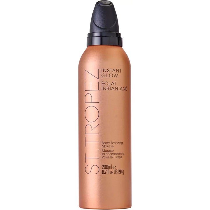 St.Tropez Instant Glow Body Bronzing Mousse 200 ml itsepäivittävä vaahto pronssinvärisessä pullossa mustalla korkilla
