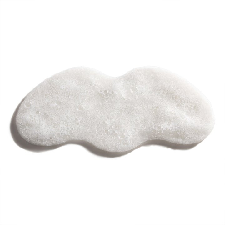 Mario Badescu 2-In-1 Deep Cleansing Pore Strip 6 kpl syväpuhdistava huokosliuska, jossa on valkoinen vaahtoava pinta.