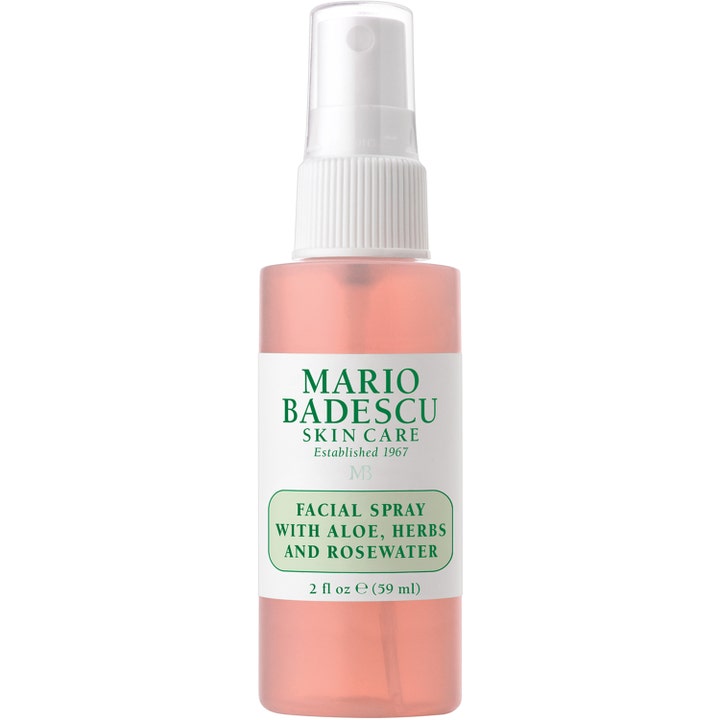 Mario Badescu Facial Spray with Aloe 59 ml kosteuttava kasvosuihke kirkkaassa suihkepullossa vaaleanpunaisella nesteellä.