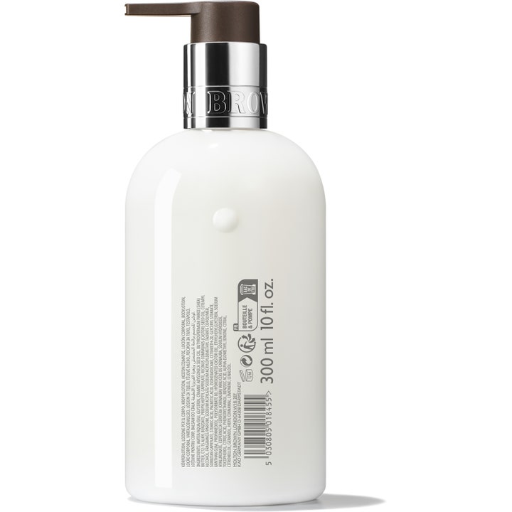 Molton Brown Graceful Apricot & Freesia 300 ml kosteuttava vartalovoide valkoisessa pumppupullossa jossa hopeinen kaulus
