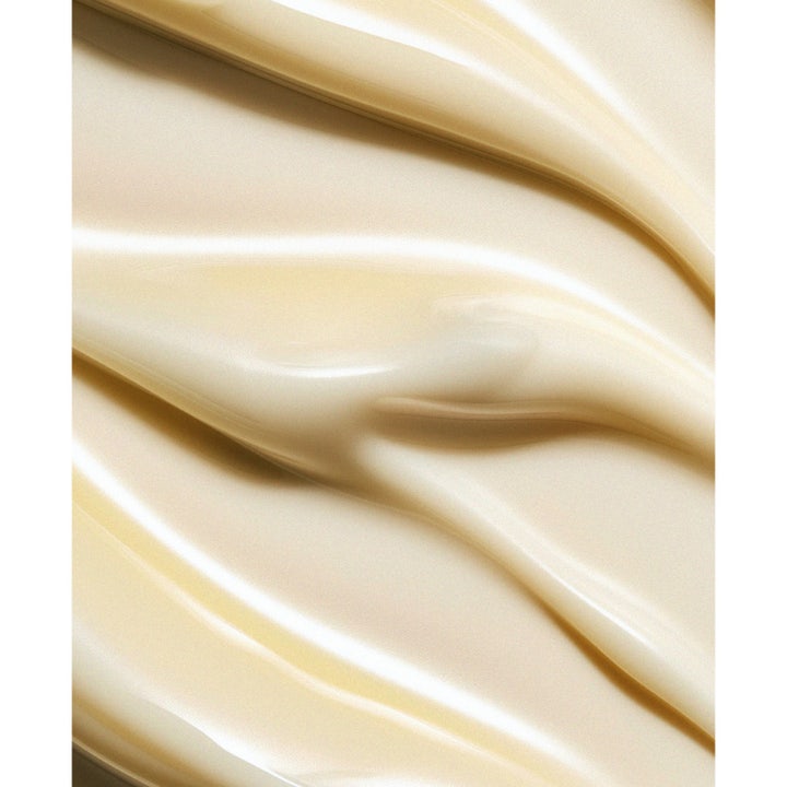 MANTLE The Nourishing Body Milk 250 ml ravitseva vartalovoide sisältää täyteläisen ja kermaisen vaaleankeltaisen koostumuksen