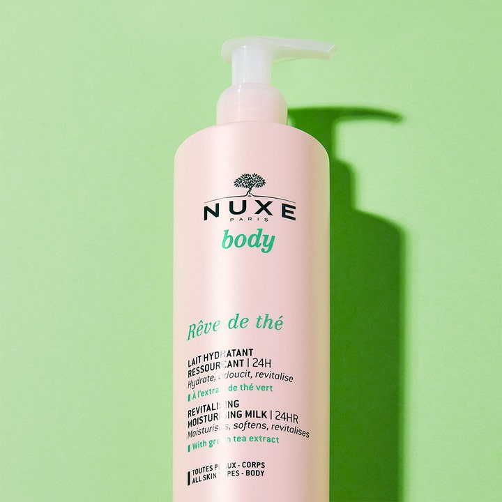 Nuxe Body Rêve de Thé 400 ml kosteuttava vartalovoide vihreä tee -uutteella vaaleanpunaisessa pumppupullossa