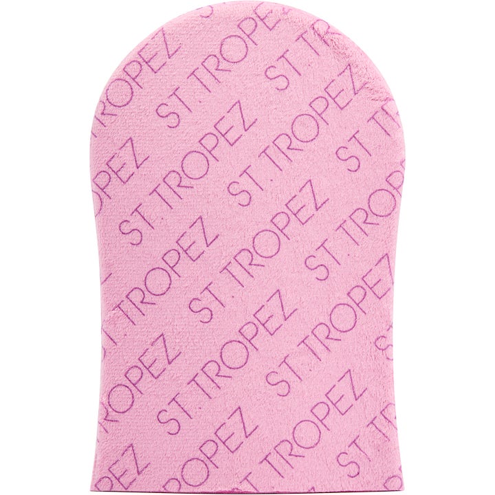 St. Tropez Luxe Velvet -levityskinnas 1 kpl takaa tasaisen rusketuksen. Pehmeä vaaleanpunainen samettipinta logokuviolla.