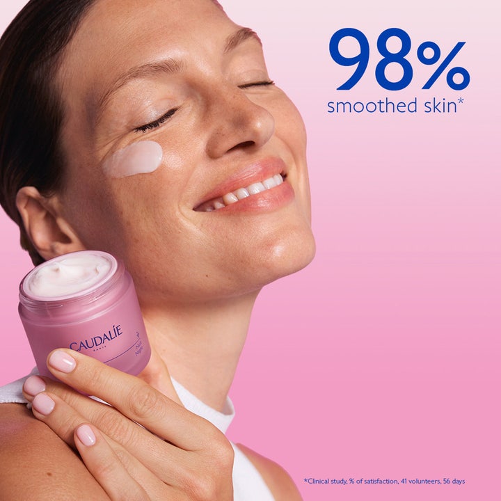 Caudalie Resveratrol-Lift Firming Night Cream 50 ml kiinteyttävä yövoide nainen ja 98% smoothed skin teksti