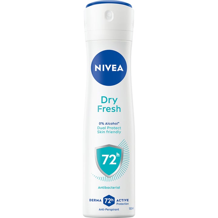 Nivea Dry Fresh 150 ml antiperspirantti antaa 72 tunnin suojan valkoisessa suihkepullossa sinisillä yksityiskohdilla