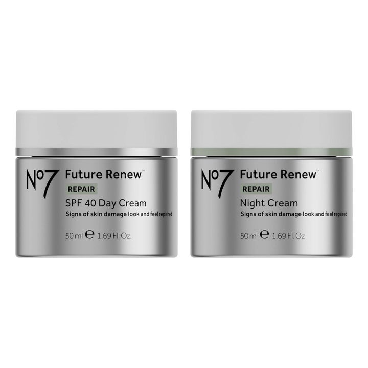 No7 Future Renew Repair 50 ml päivä- ja yövoide korjaa ihovaurioita hopeisissa purkeissa valkoisilla kansilla