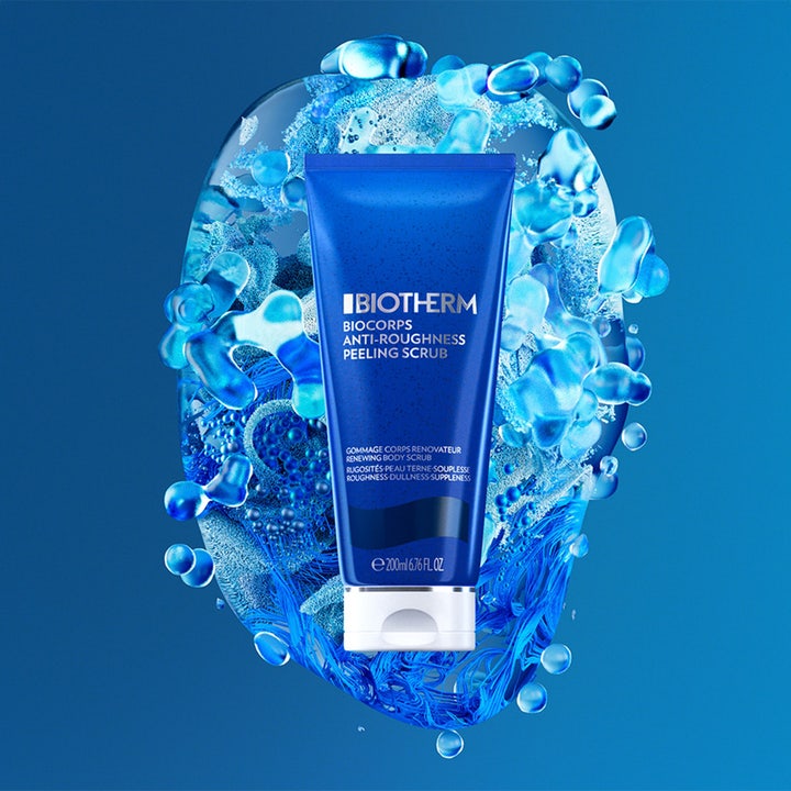 Biotherm Biocorps Body Scrub 200 ml silottava vartalokuorinta sinisessä tuubissa raikkaiden vesipisaroiden keskellä.