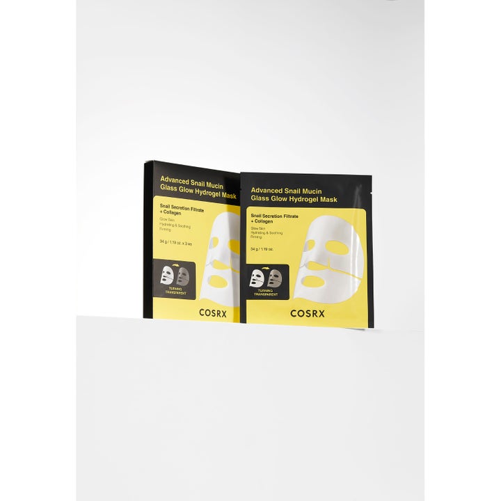 COSRX Advanced Snail Mucin Power Activating Hydrogel Mask 3 kpl kosteuttava kasvonaamio mustakeltaisessa pakkauksessa.