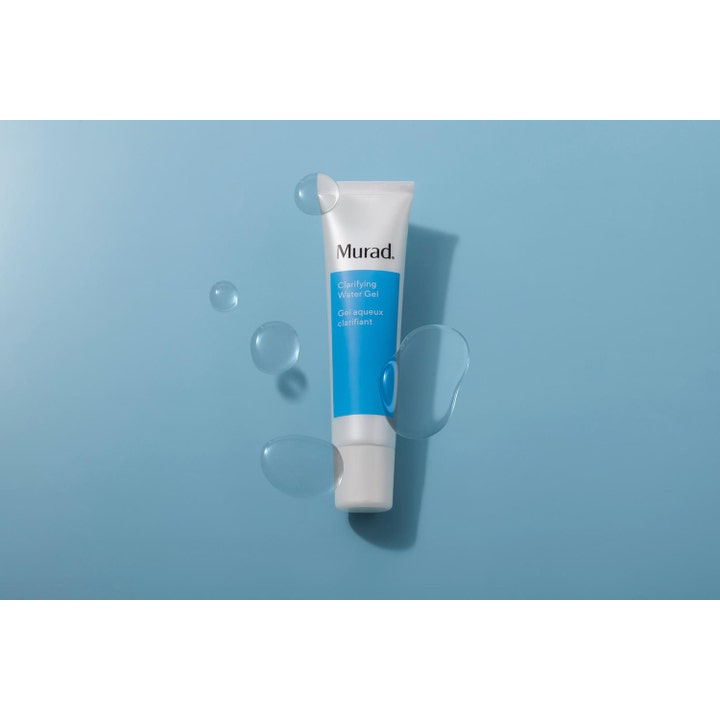 Murad Clarifying Water Gel 60 ml kosteuttava kasvovoide valkoisessa tuubissa vesi- ja ilmakuplien ympäröimänä.