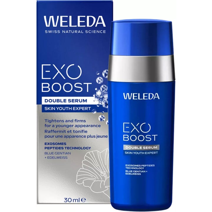Weleda Exo Boost Double Serum 30 ml kiinteyttävä kasvoseerumi sinisessä pullossa ja hopeisessa pakkauksessa.