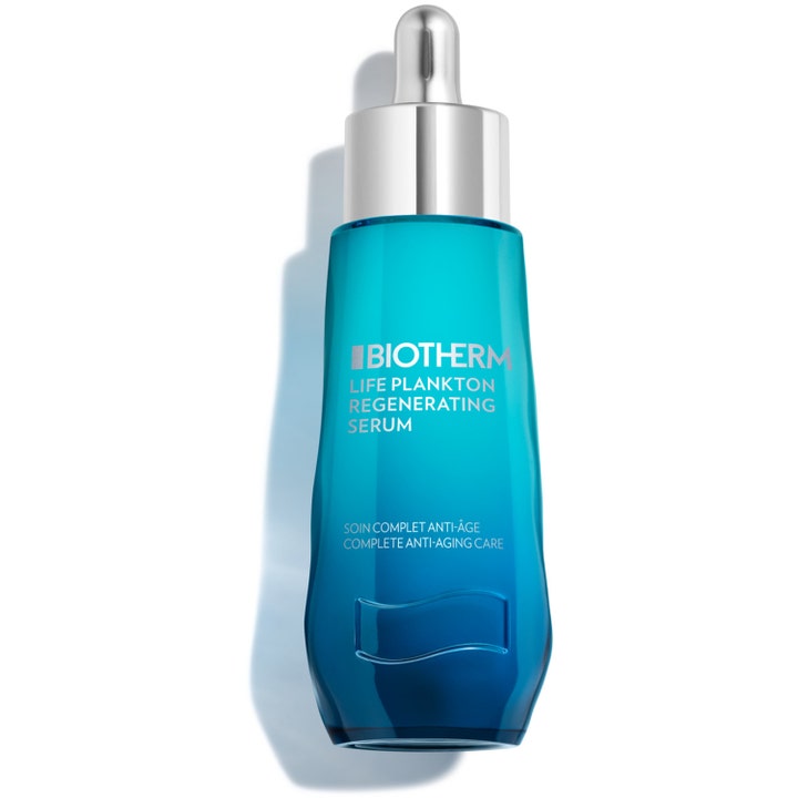 Biotherm Life Plankton Regenerating Serum 50 ml uudistava seerumi sinisessä liukuvärjätyssä lasipullossa hopeisella korkilla.
