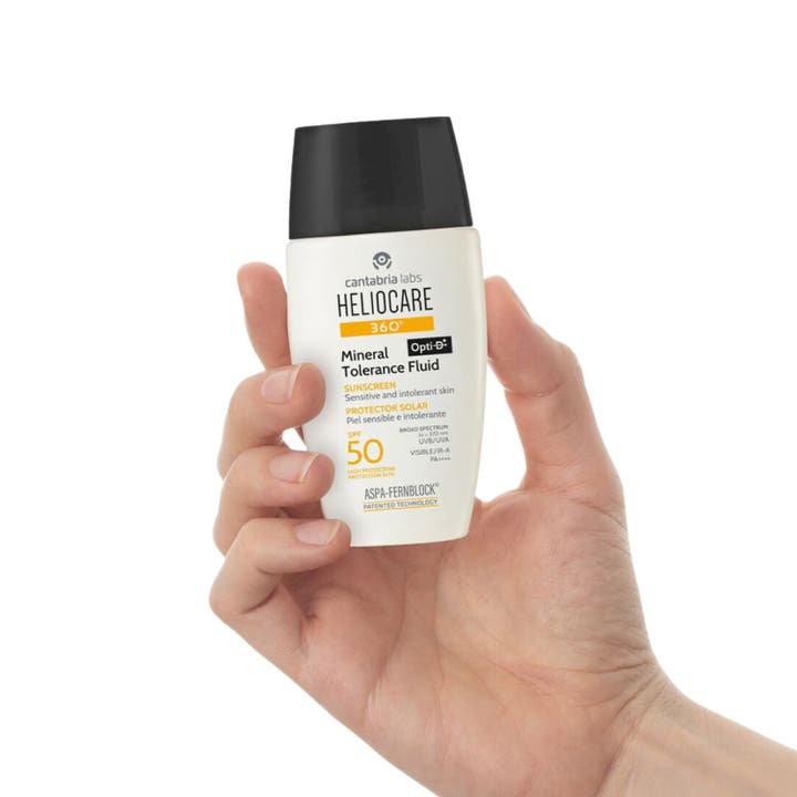 Heliocare Mineral Tolerance Fluid SPF 50 50 ml aurinkovoide herkälle iholle valkoisessa pahvipakkauksessa.