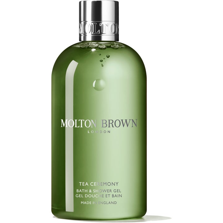 Molton Brown Tea Ceremony 300 ml puhdistava suihkugeeli vihreässä läpinäkyvässä pullossa hopeisella korkilla