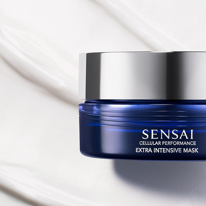 Sensai Cellular Performance Extra Intensive Mask 75 ml on täyteläinen kasvonaamio sinisessä purkissa.