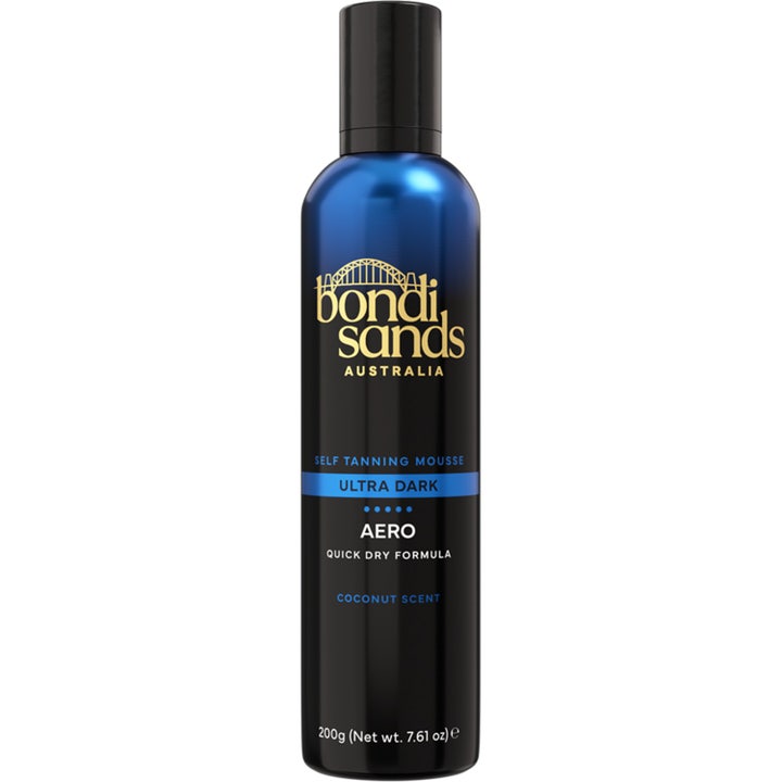 Bondi Sands Aero Ultra Dark 225 ml itseruskettava vaahto luo syvän päivetyksen mustassa pullossa neoninsinisin kuplakuvioin.