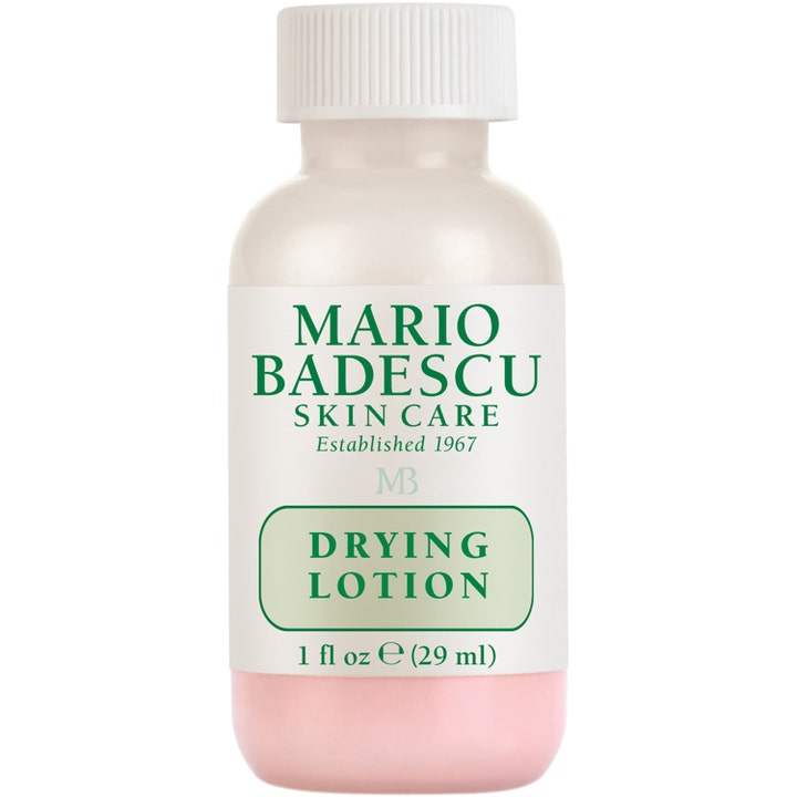 Mario Badescu Drying Lotion 29 ml täsmähoito kuivattaa finnejä kirkkaassa lasipullossa jossa on vaaleanpunaista sakkaa.